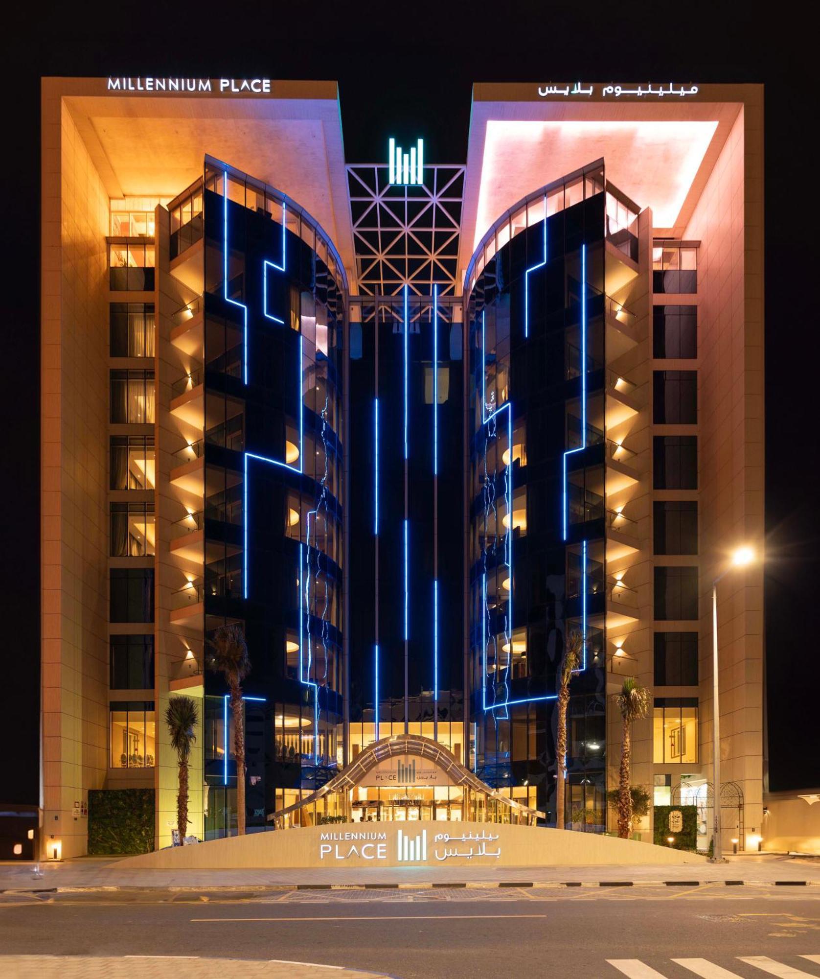 Millennium Place Doha Eksteriør bilde The hotel at night