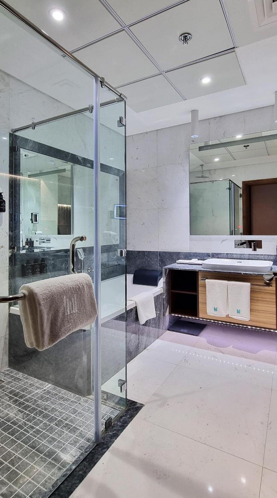 Millennium Place Doha Eksteriør bilde Bathroom